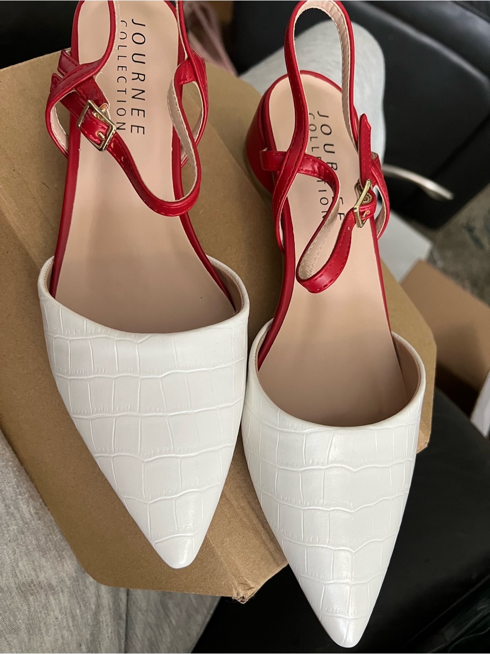 Journee Collection Brynn Red/white flat.
New in Box. Size; 8. Asking: $69.